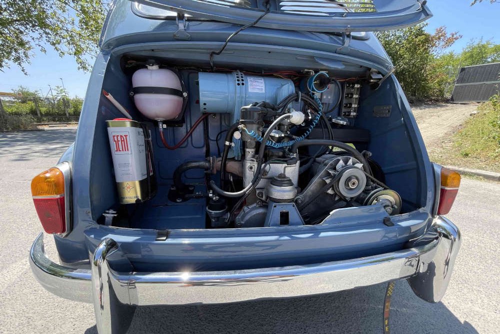 <strong>Seat 600D LASKI</strong><small>© FIAT 500 et dérivés CLUB DE FRANCE</small>