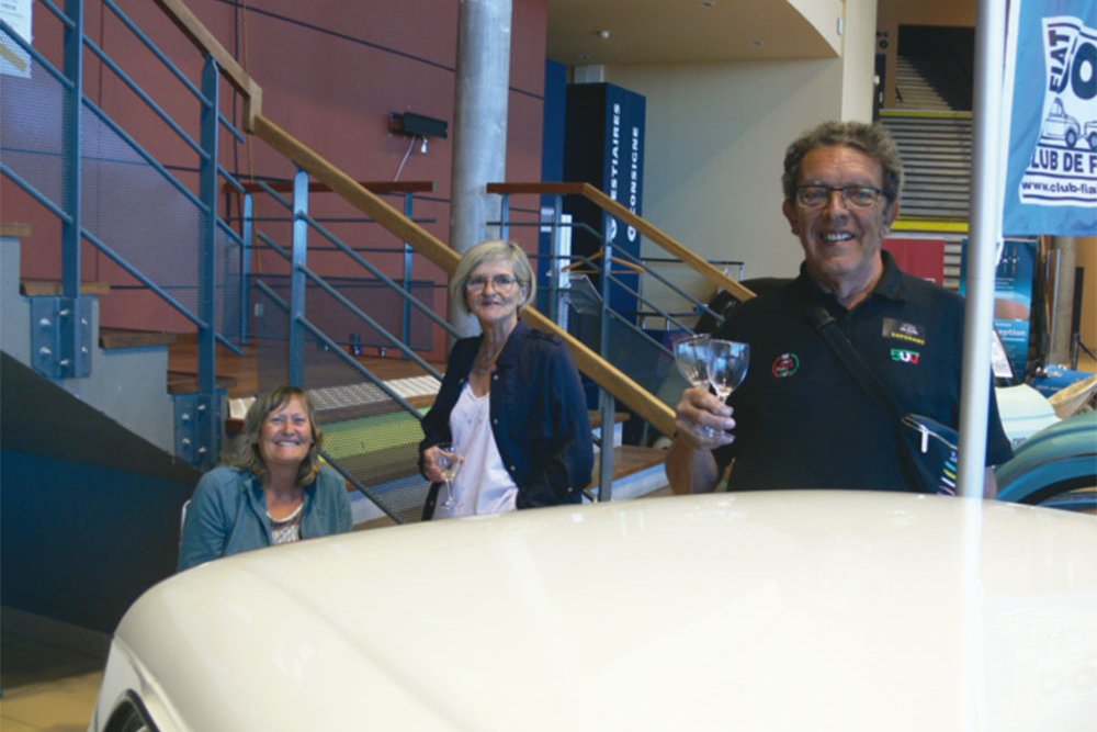 <strong>c'est joyeux un salon !</strong><small>© FIAT 500 et dérivés CLUB DE FRANCE</small>