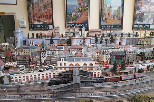 Saint Suliac © FIAT 500 et dérivés CLUB DE FRANCE <strong>Saint Suliac</strong><small>© FIAT 500 et dérivés CLUB DE FRANCE</small>