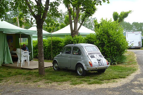 500 L de Saint-Suliac (35) © FIAT 500 et dérivés CLUB DE FRANCE <strong>500 L de Saint-Suliac (35)</strong><small>© FIAT 500 et dérivés CLUB DE FRANCE</small>