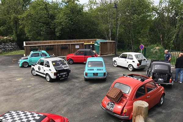 Au camping © FIAT 500 et dérivés CLUB DE FRANCE <strong>Au camping</strong><small>© FIAT 500 et dérivés CLUB DE FRANCE</small>