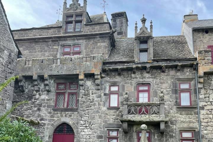 Château de Murol © FIAT 500 et dérivés CLUB DE FRANCE <strong>Château de Murol</strong><small>© FIAT 500 et dérivés CLUB DE FRANCE</small>