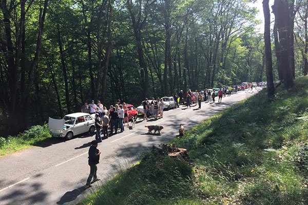 Petit arrêt panne © FIAT 500 et dérivés CLUB DE FRANCE <strong>Petit arrêt panne</strong><small>© FIAT 500 et dérivés CLUB DE FRANCE</small>
