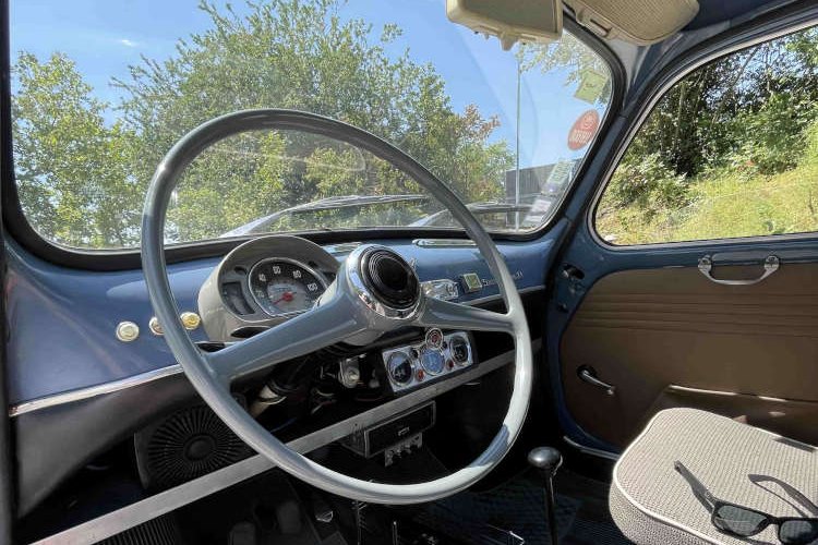 <strong>Seat 600D LASKI</strong><small>© FIAT 500 et dérivés CLUB DE FRANCE</small>