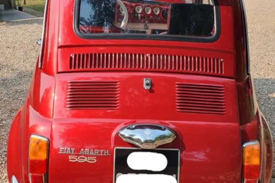 <strong>FIAT 500 LARUELLE</strong><small>© FIAT 500 et dérivés CLUB DE FRANCE</small>