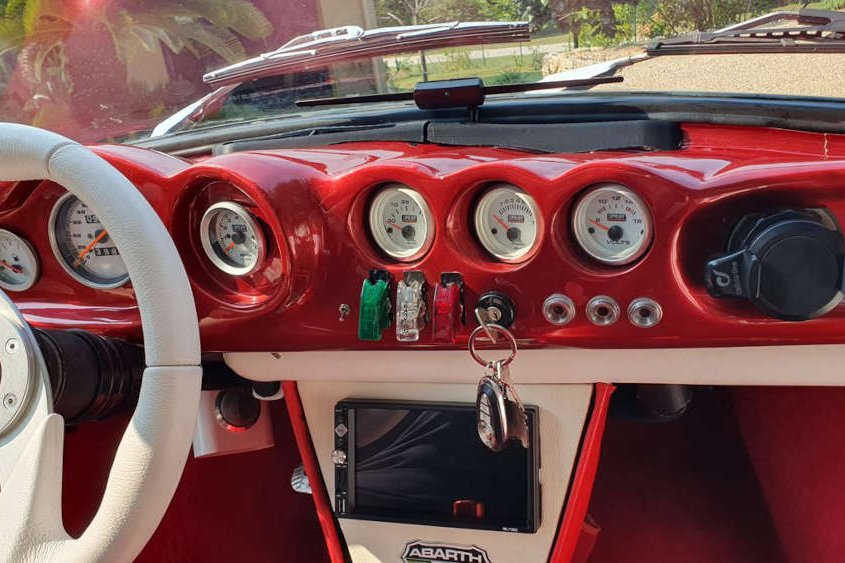 <strong>FIAT 500 LARUELLE</strong><small>© FIAT 500 et dérivés CLUB DE FRANCE</small>