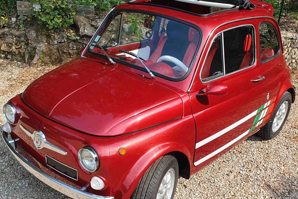 <strong>FIAT 500 LARUELLE</strong><small>© FIAT 500 et dérivés CLUB DE FRANCE</small>