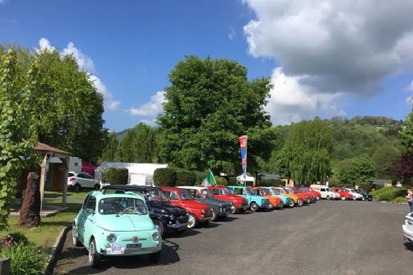 Au camping © FIAT 500 et dérivés CLUB DE FRANCE <strong>Au camping</strong><small>© FIAT 500 et dérivés CLUB DE FRANCE</small>