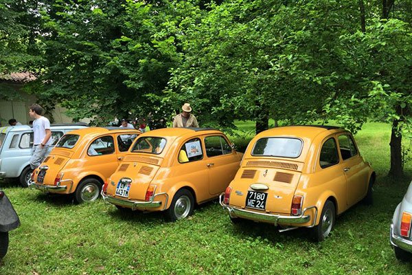 Le coin des « jaunes positano » © FIAT 500 et dérivés CLUB DE FRANCE <strong>Le coin des « jaunes positano »</strong><small>© FIAT 500 et dérivés CLUB DE FRANCE</small>