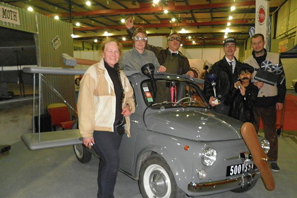 Marie-France et l'équipe © FIAT 500 et dérivés CLUB DE FRANCE <strong>Marie-France et l'équipe</strong><small>© FIAT 500 et dérivés CLUB DE FRANCE</small>