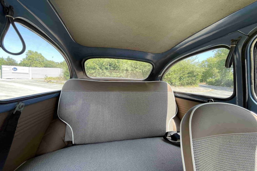 <strong>Seat 600D LASKI</strong><small>© FIAT 500 et dérivés CLUB DE FRANCE</small>